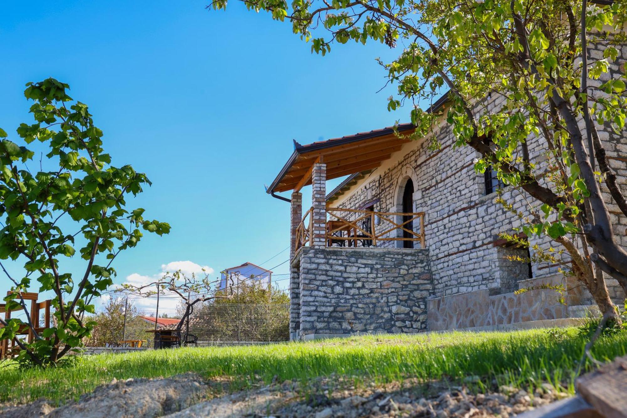 Villa Shpiragu Village Experience 베라트 외부 사진