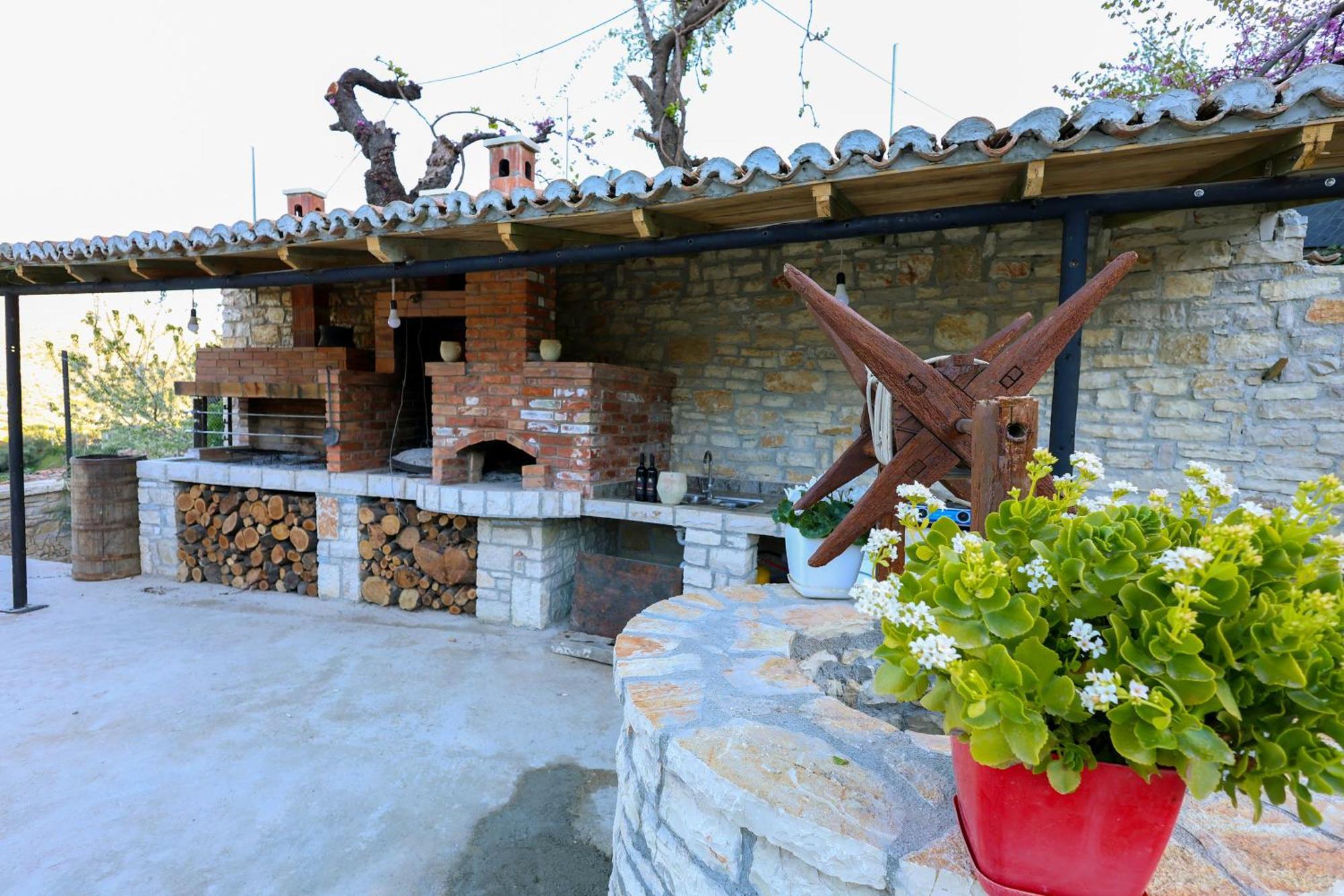 Villa Shpiragu Village Experience 베라트 외부 사진