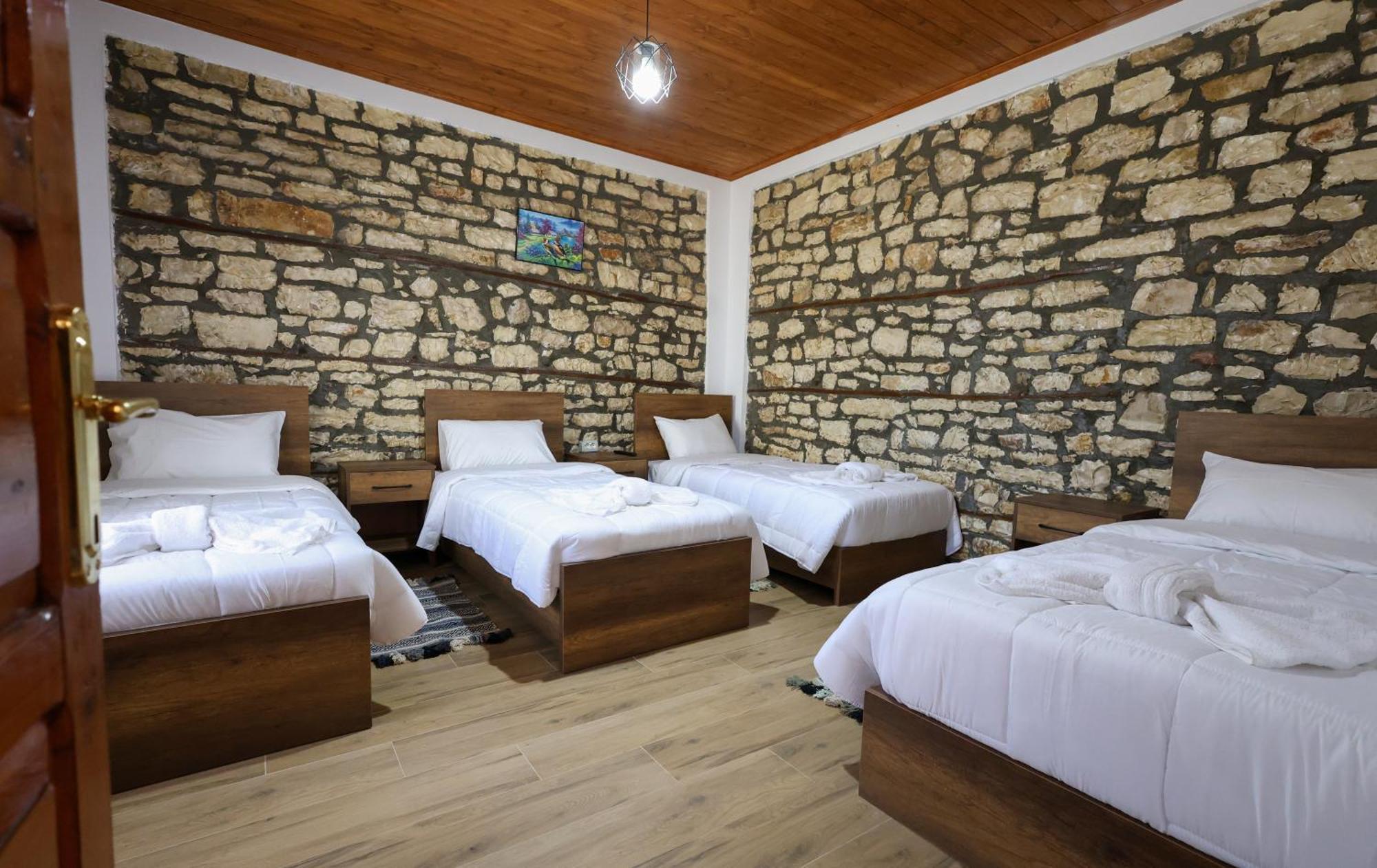 Villa Shpiragu Village Experience 베라트 외부 사진