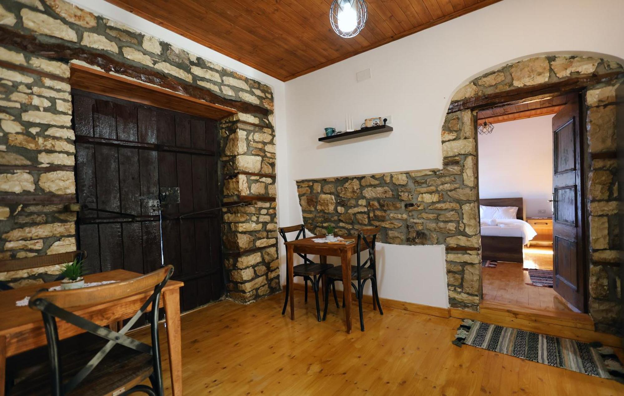 Villa Shpiragu Village Experience 베라트 외부 사진