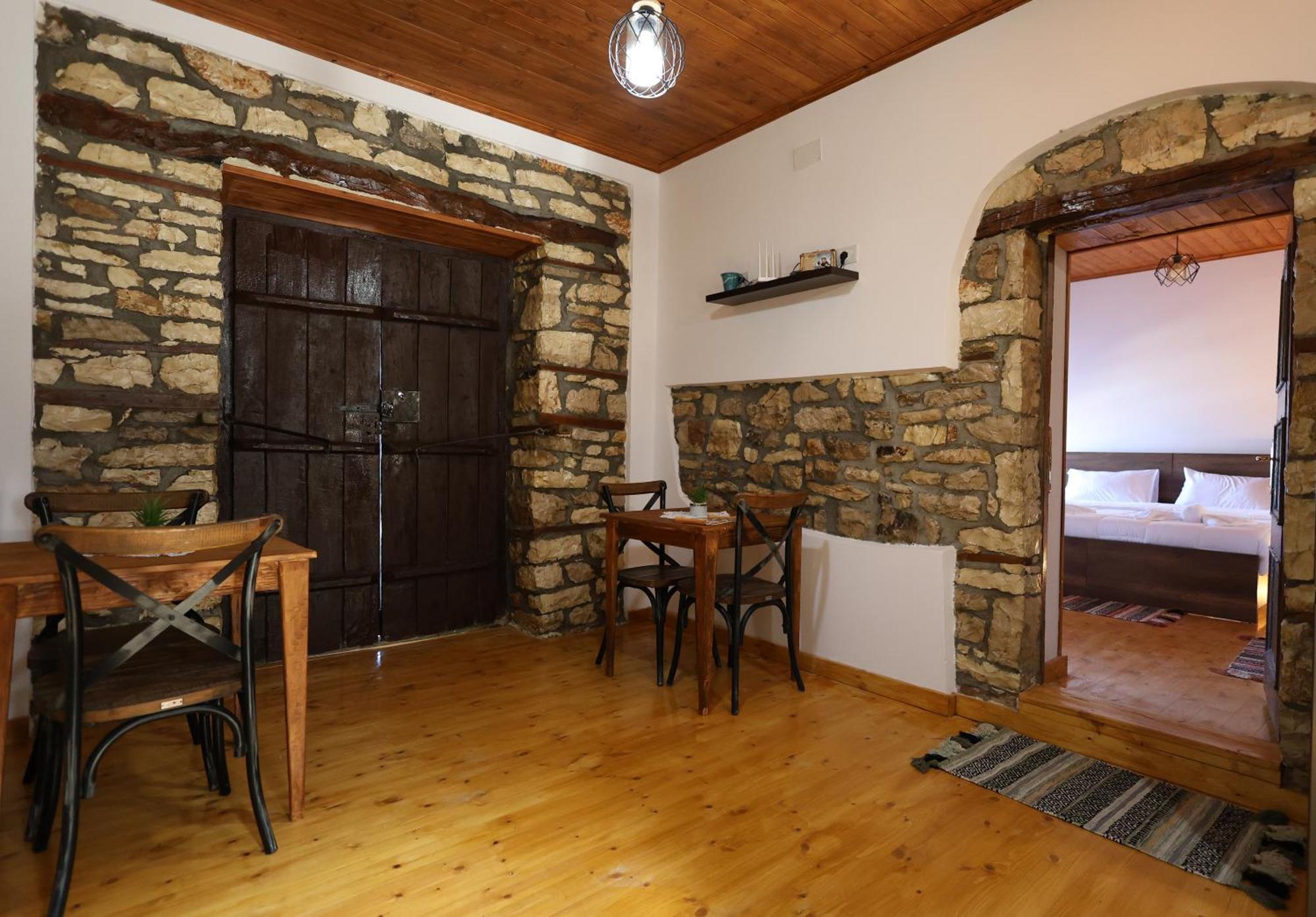 Villa Shpiragu Village Experience 베라트 외부 사진