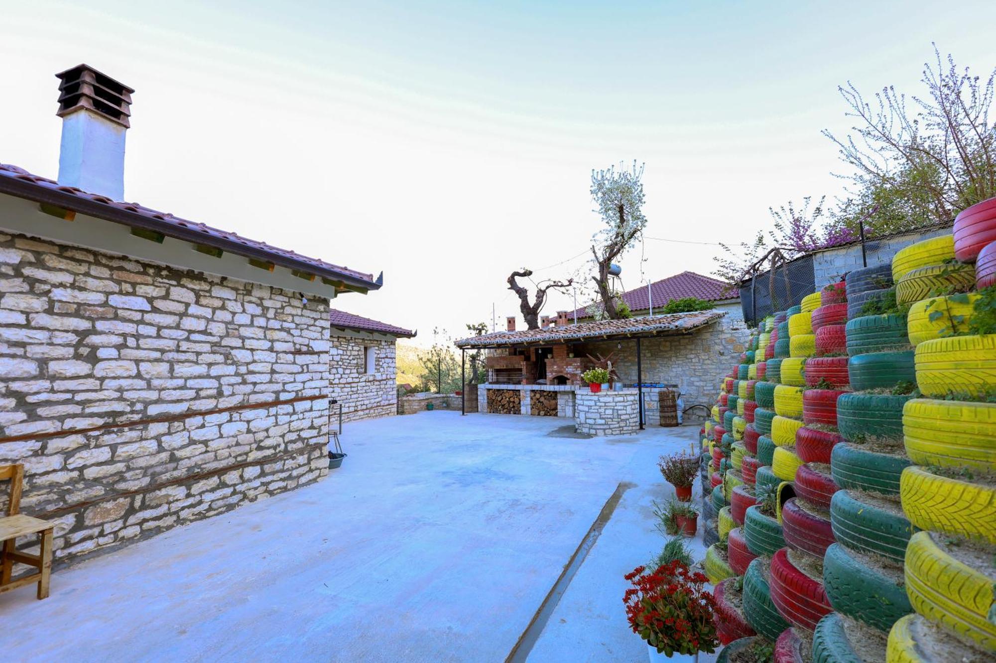 Villa Shpiragu Village Experience 베라트 외부 사진
