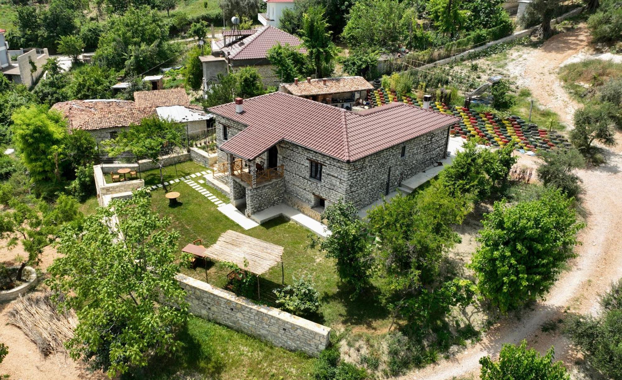 Villa Shpiragu Village Experience 베라트 외부 사진
