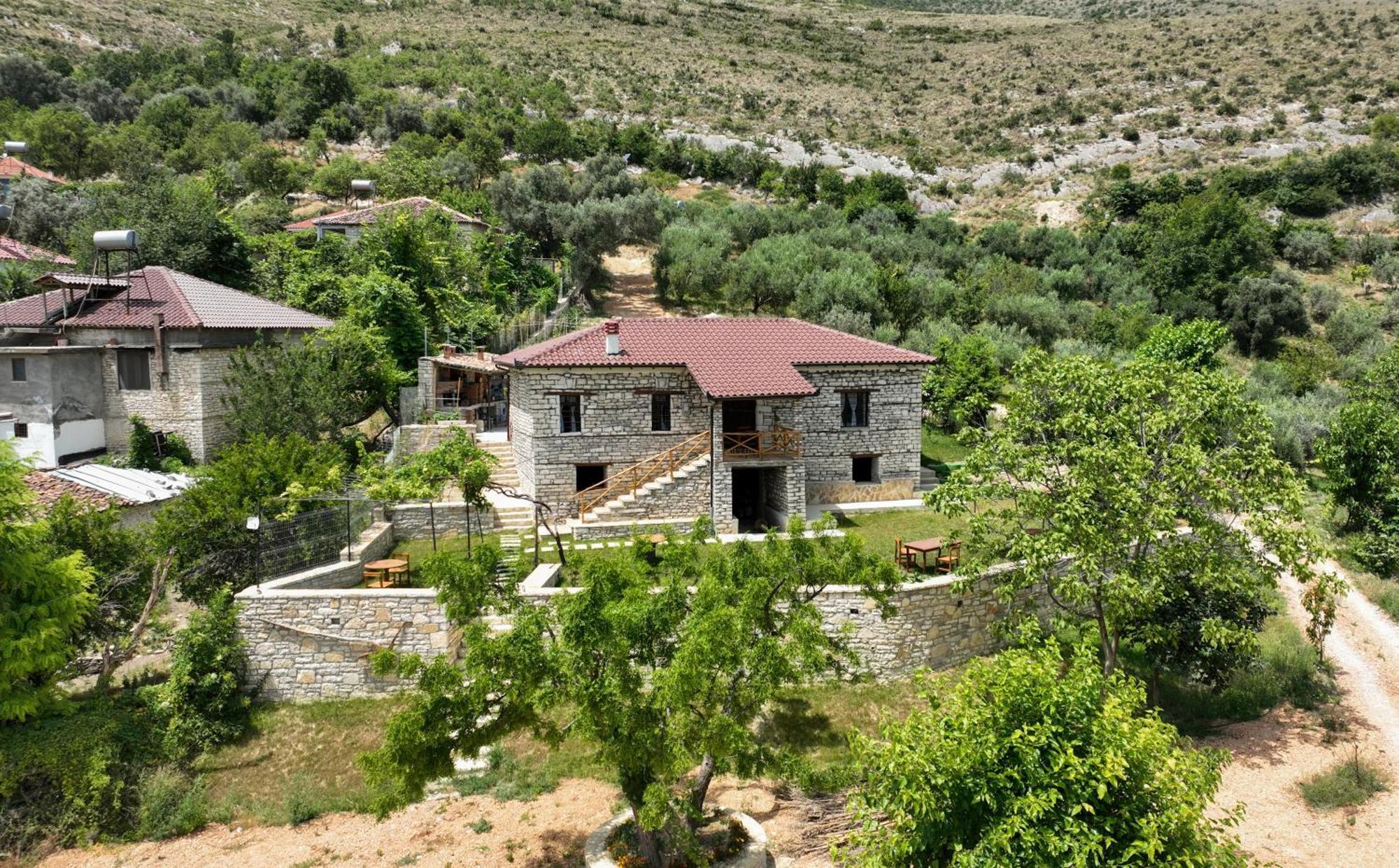 Villa Shpiragu Village Experience 베라트 외부 사진