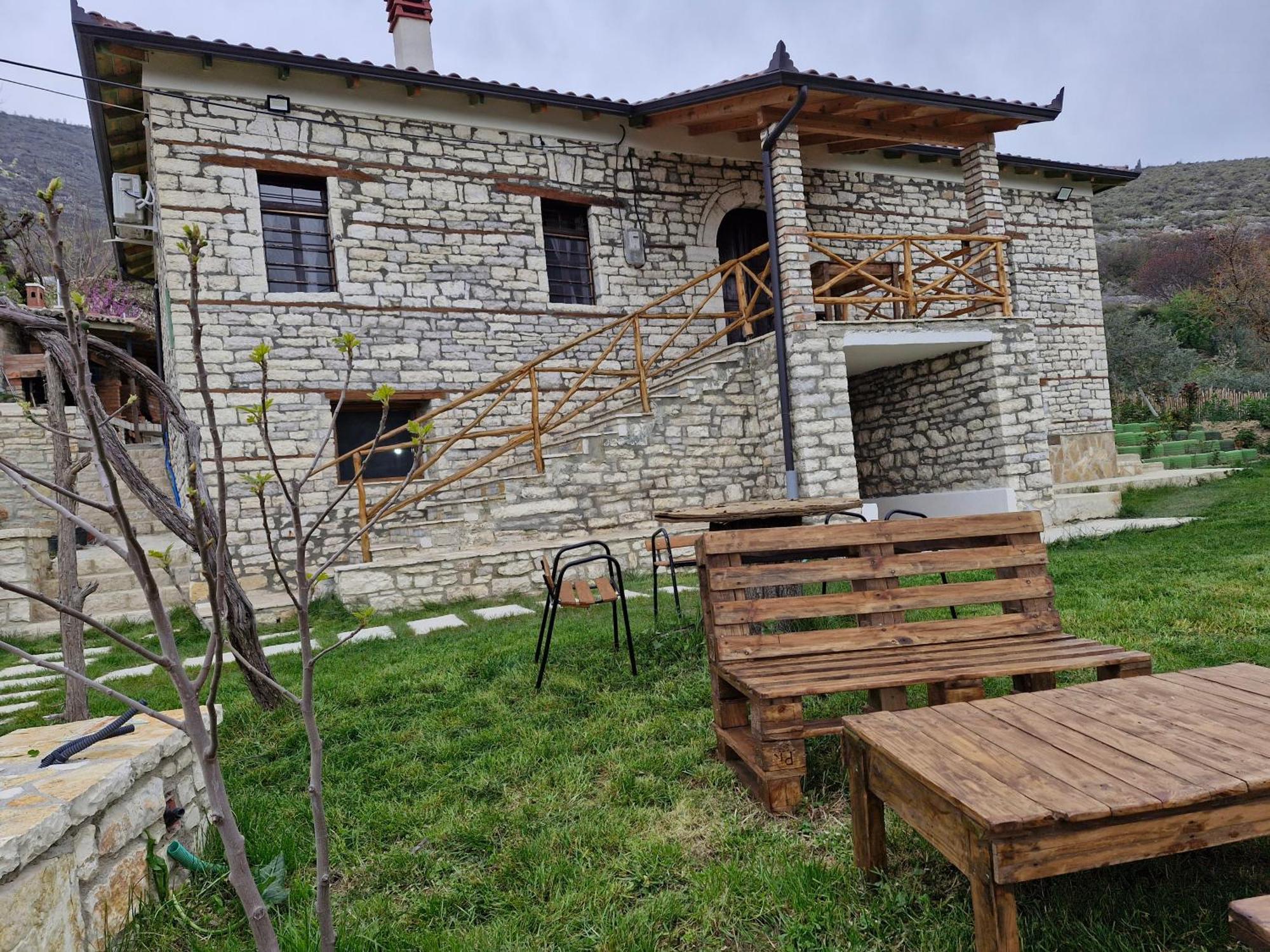 Villa Shpiragu Village Experience 베라트 외부 사진