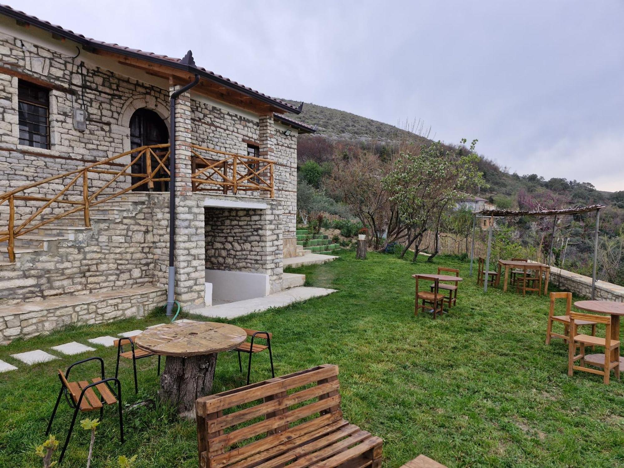 Villa Shpiragu Village Experience 베라트 외부 사진